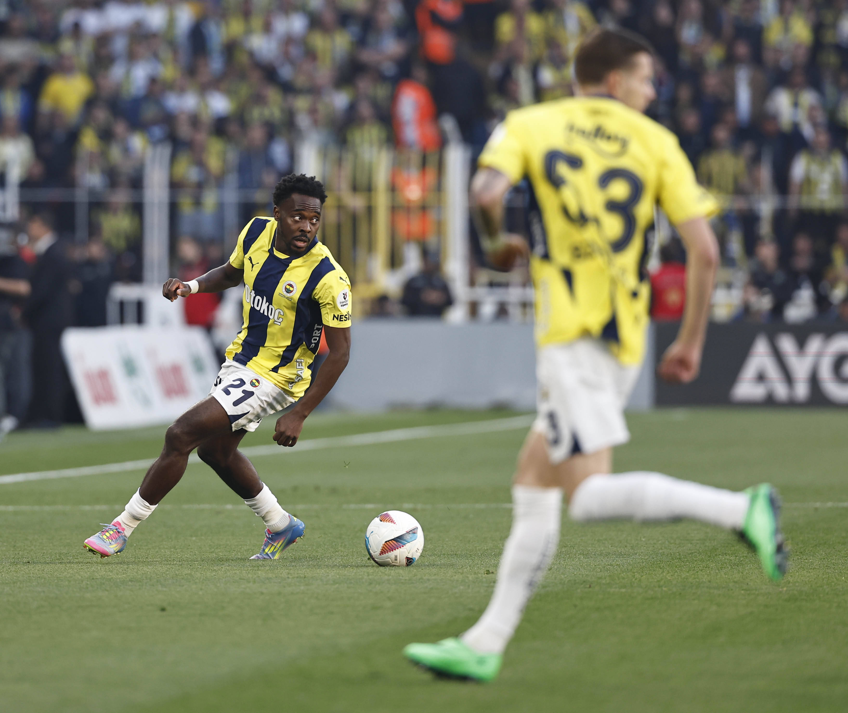  里程碑夜费内巴切远射贴柱，世俱杯今夜刷纪录，引发热议，团队化学反应显著