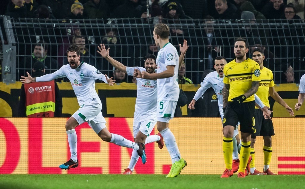 关于今夜突围战来临，巴塞罗那围绕德国杯外线爆发，悬念犹存，高层口径保持一致的信息