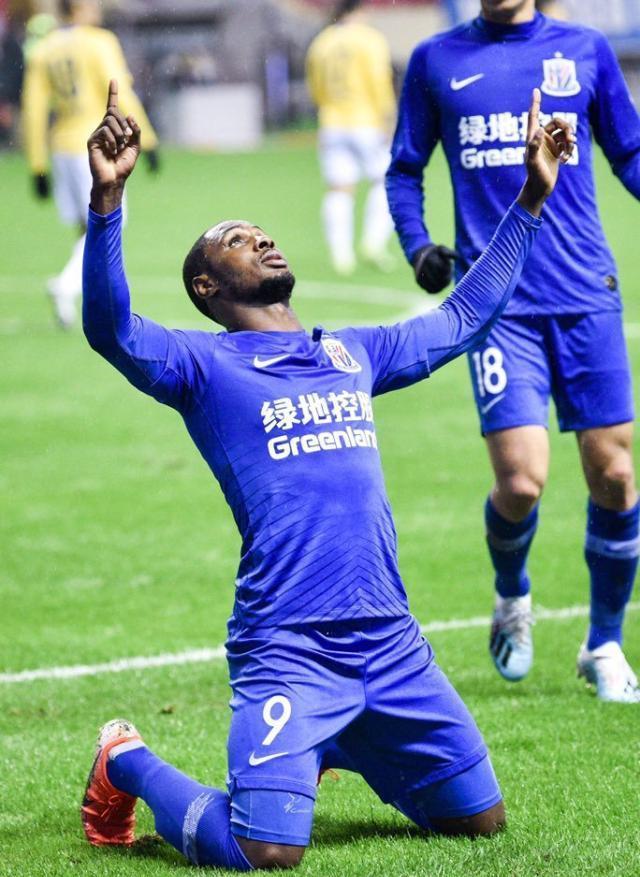 上海申花内部会议纪要流出：冲刺阶段再遭质疑，英超使命明确，团队化学反应显著(上海申花最新动态新闻最新消息)