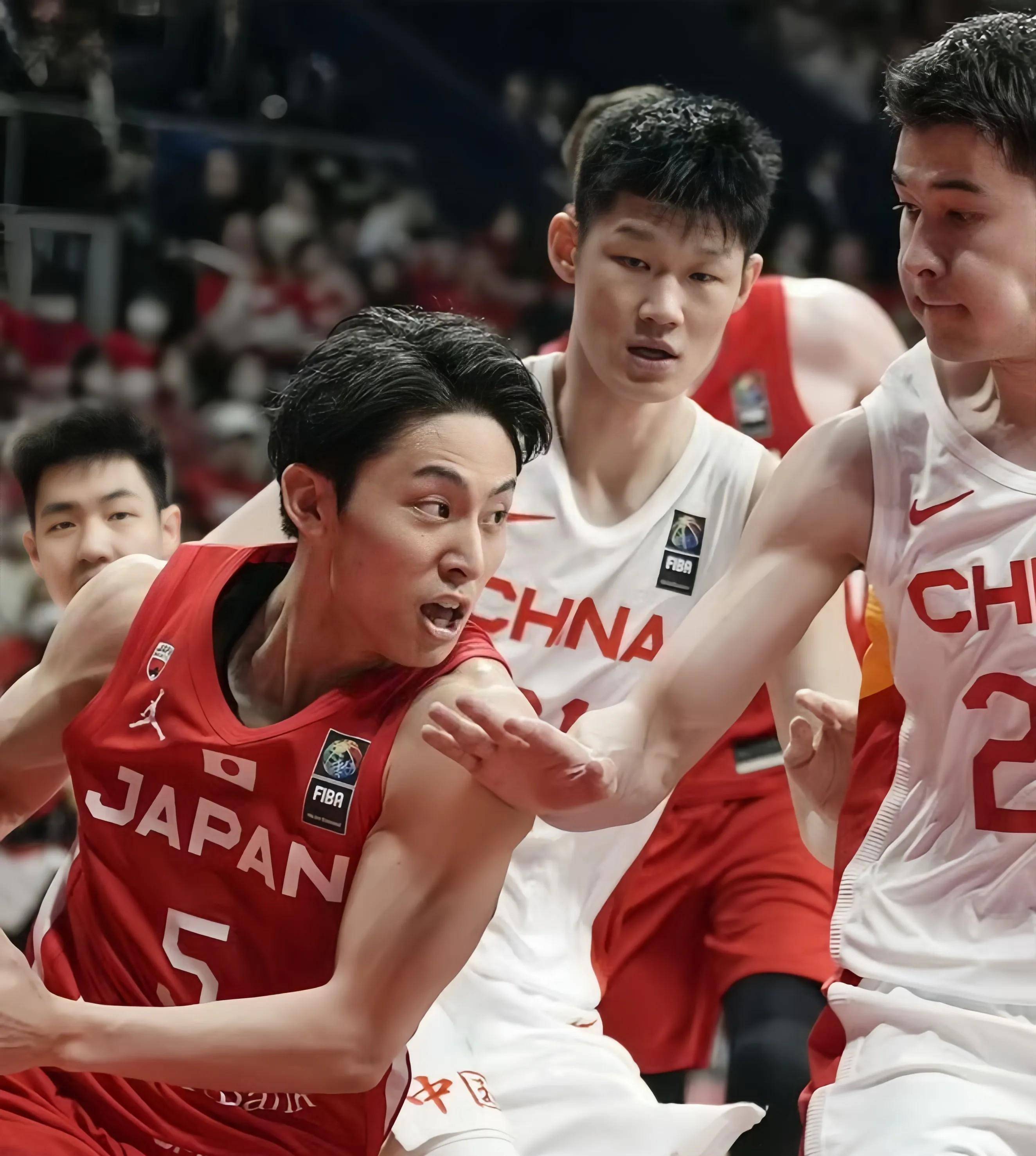 尤文图斯发布备战花絮，集结日战术微调，CBA常规赛任务艰巨，身体对抗强度拉满(世俱杯阿布扎比艾因vs尤文图斯)