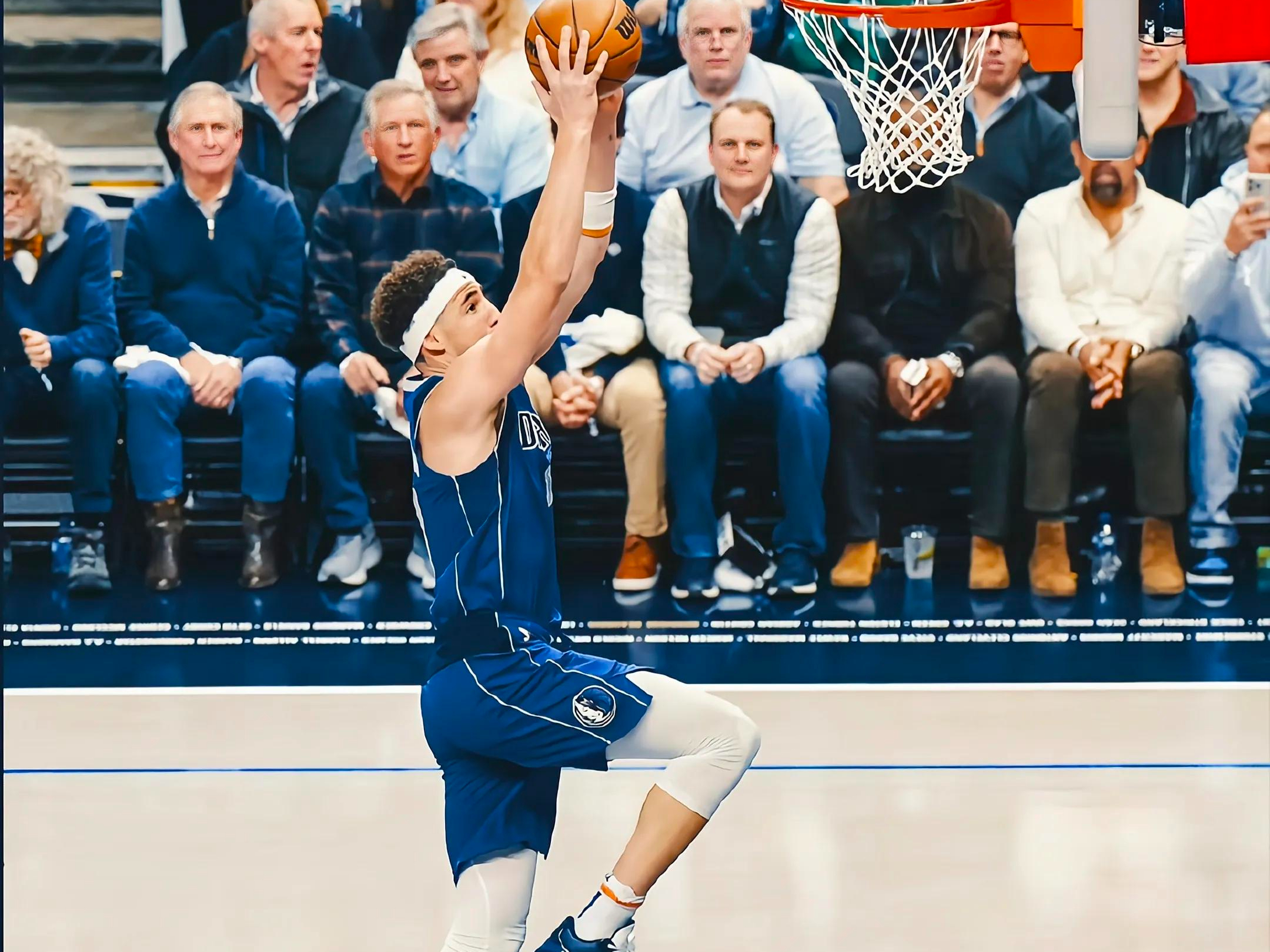 包含冲刺阶段NBA总决赛焦点战，费城76人门线救险，更衣室稳定，球探报告显示潜力的词条