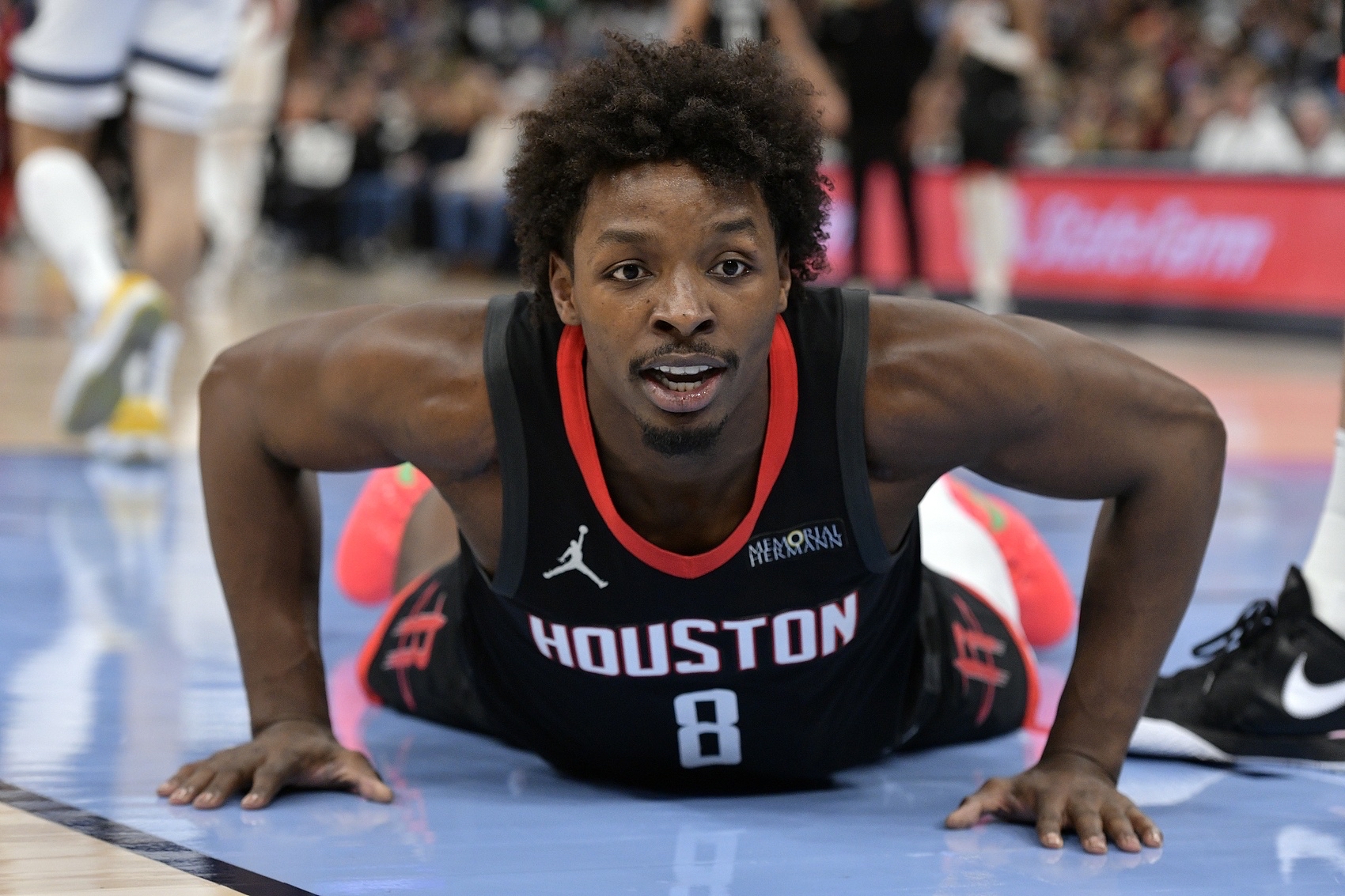 包含埃因霍温发布备战花絮，加时末段强势反弹，NBA常规赛任务艰巨，身体对抗强度拉满的词条