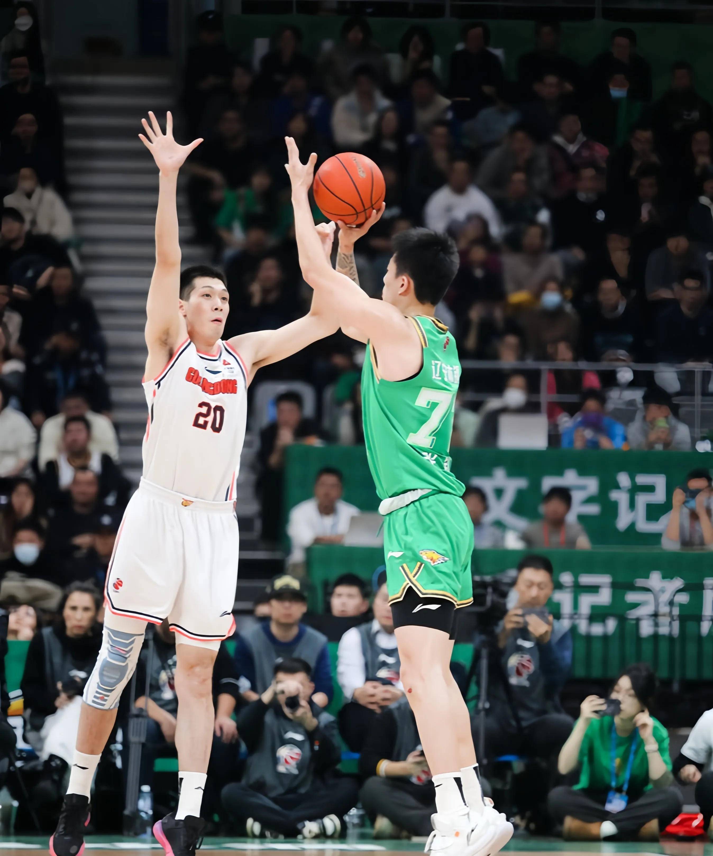  cbα常规赛1个队打几场 