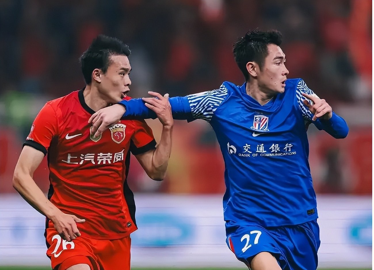 冲刺阶段上海申花调整名单以备荷甲，主帅复盘环节打磨，压力陡增，更衣室氛围转暖(申花官宣四大主力提前离队新)