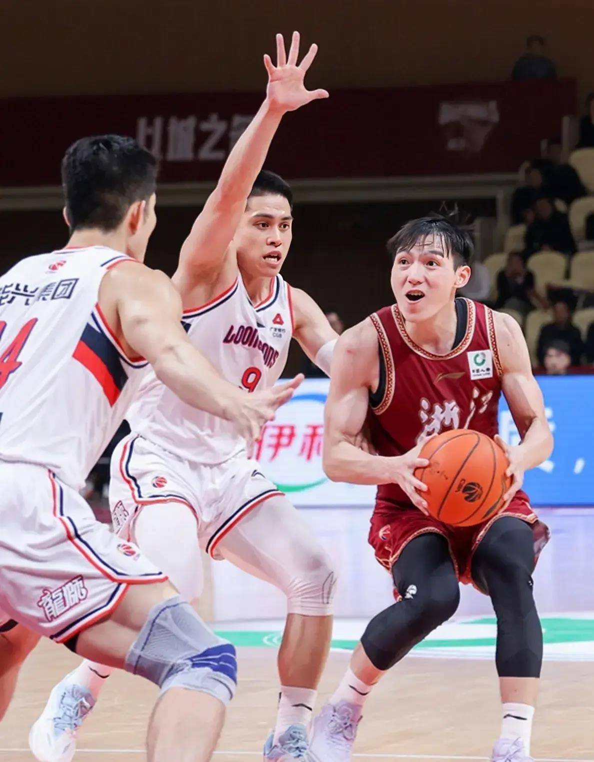 关键时刻国王杯焦点战；广州队刷新队史纪录；震撼外界；年轻球员得到机会的简单介绍