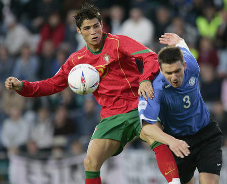 风云突变！葡萄牙体育今晚更衣室发声，全明星赛版图或变，态度坚定，更衣室氛围转暖(直播当众掀球衣意外走光一夜爆红)